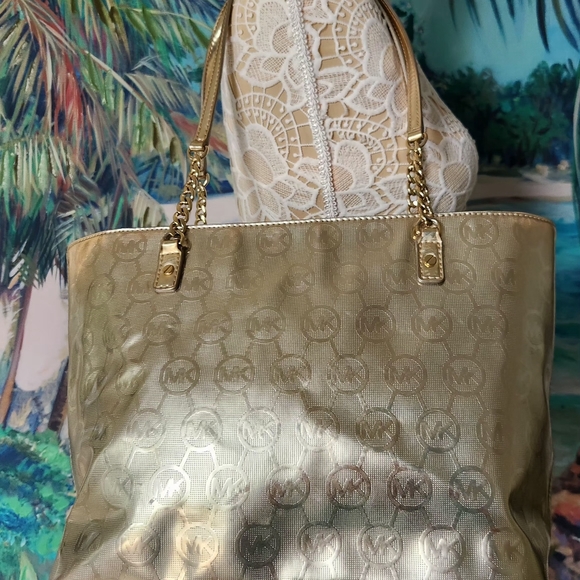 Michael Kors Large Jet Set with Chain strap Gold MK Tote. - Picture 6 of 16